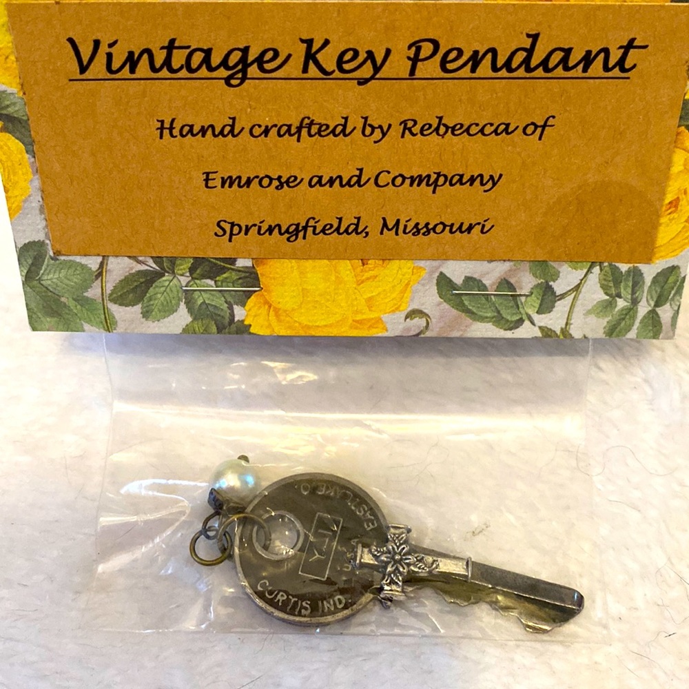 NIP: Handmade Vintage Key 🔑 Pendant